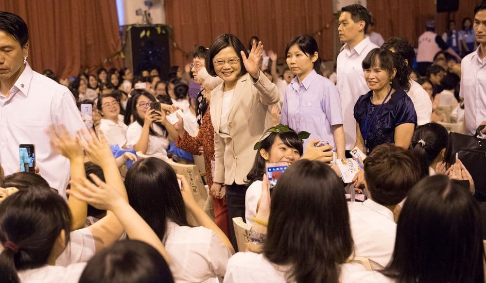 總統出席「中山女高畢業典禮」_(26786247104)