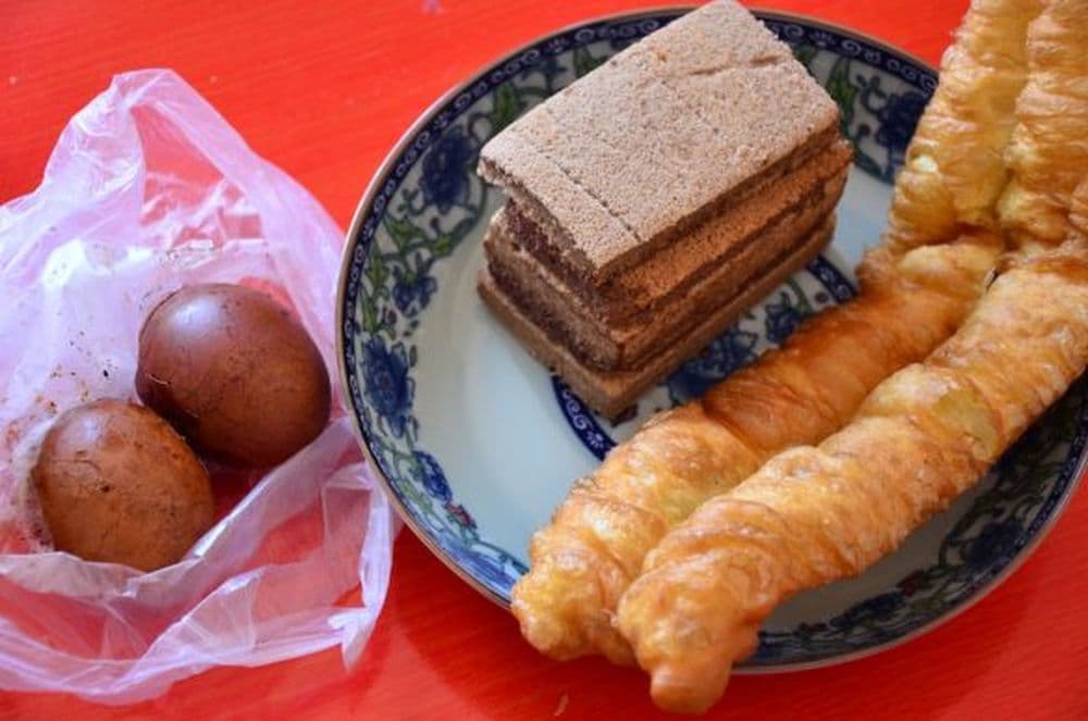 Chinesisches Frühstück: Chadan und Youtiao