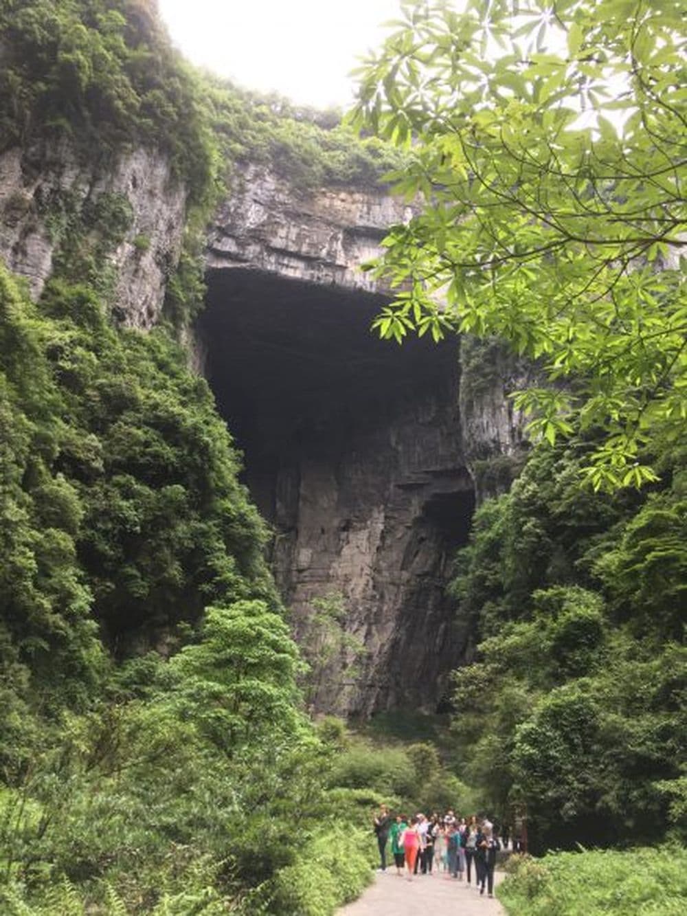 Eine der natürlichen Steinbrücken in Wulong