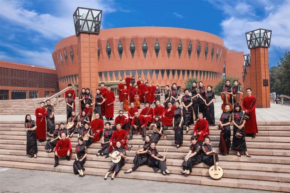Feiern Sie das Chinesische Neujahr mit diesem Orchester
