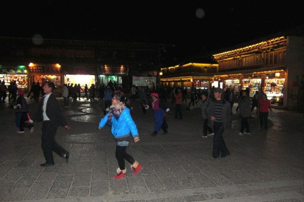 Volkstanz auf dem Marktplatz