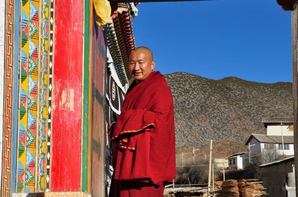 Mönch im "Little Potala Palast"