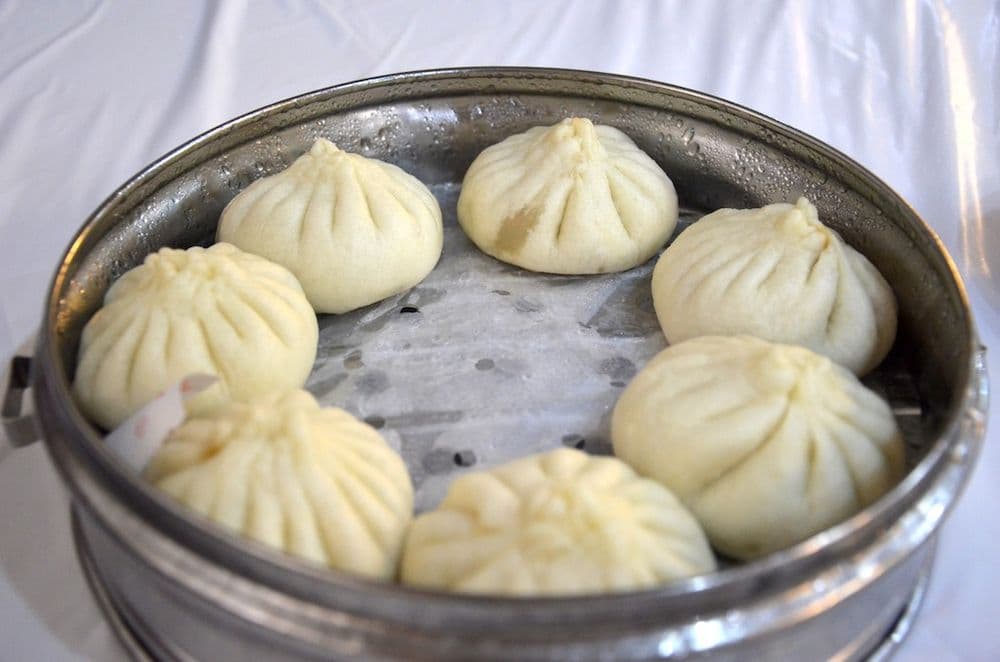 Xiaolongbao: Mit Brühe und Fleisch gefüllte Teigtaschen