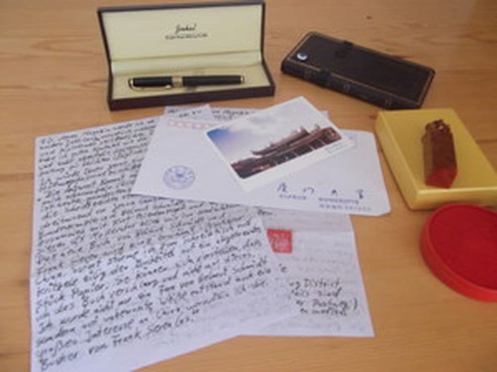 Füller, Papier und chinesischer Stempel