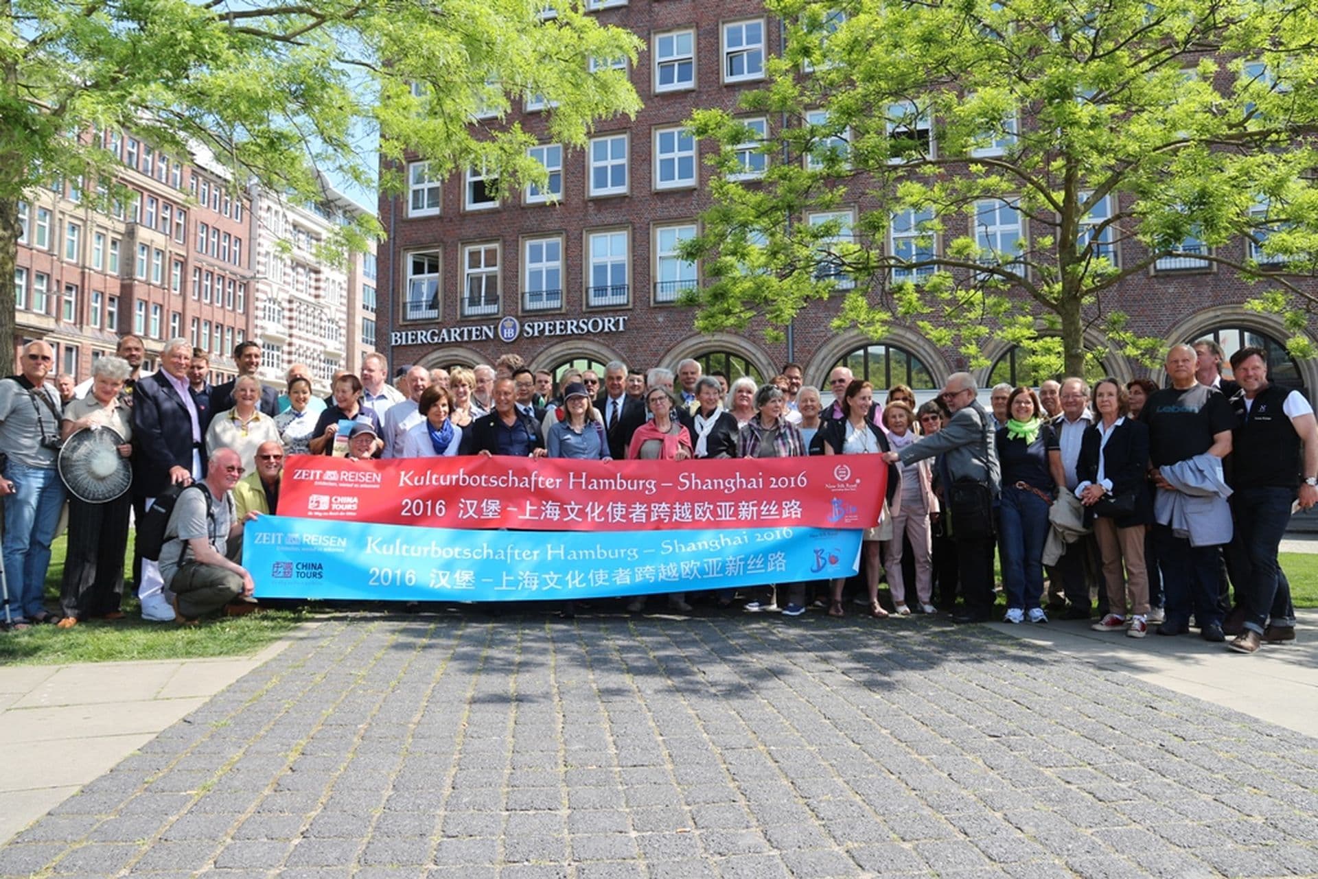 Von Hamburg nach Shanghai: Start der Busreise "Auf der neuen Seidenstraße 2016"