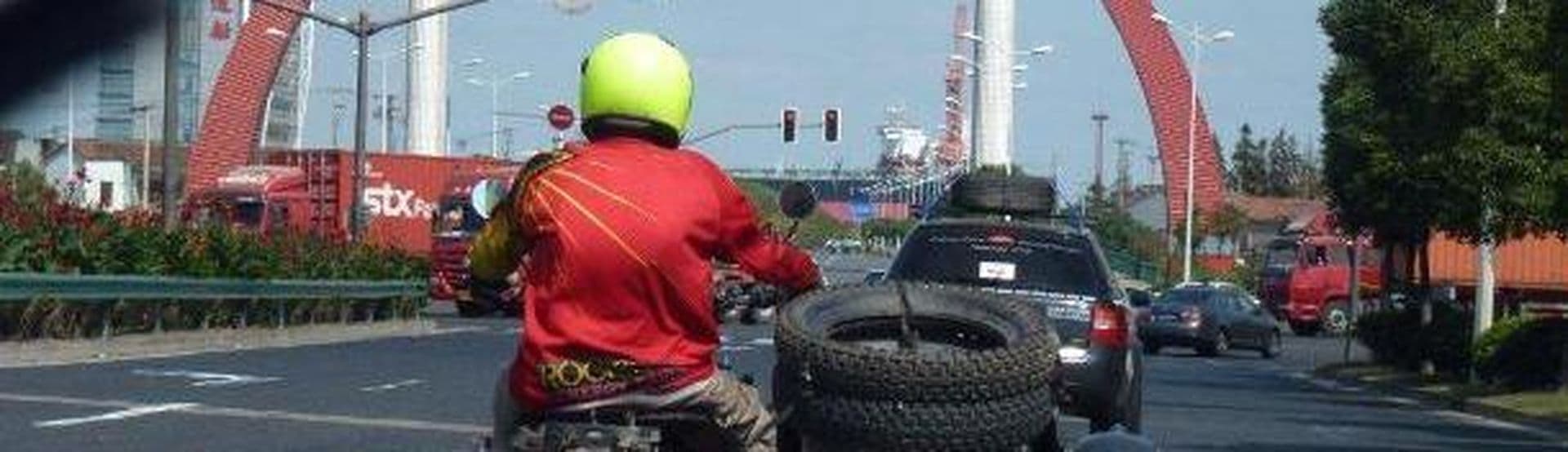 New Silk Road: Tag 55 In Shanghai werden die Fahrzeuge zur Verschiffung bereit gemacht und die Teilnehmer nehmen Abschied