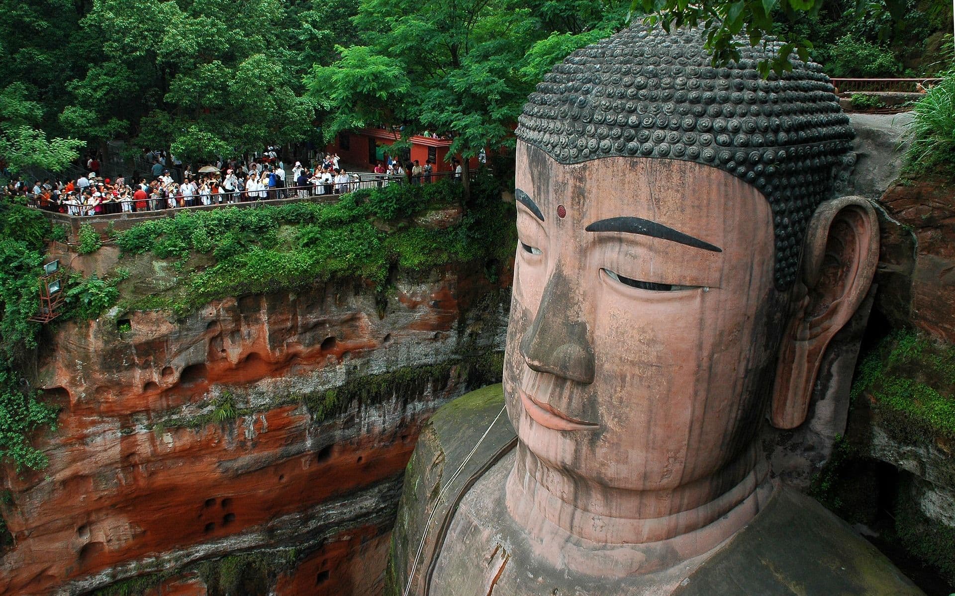 Majestätisch - der große Buddha von Leshan
