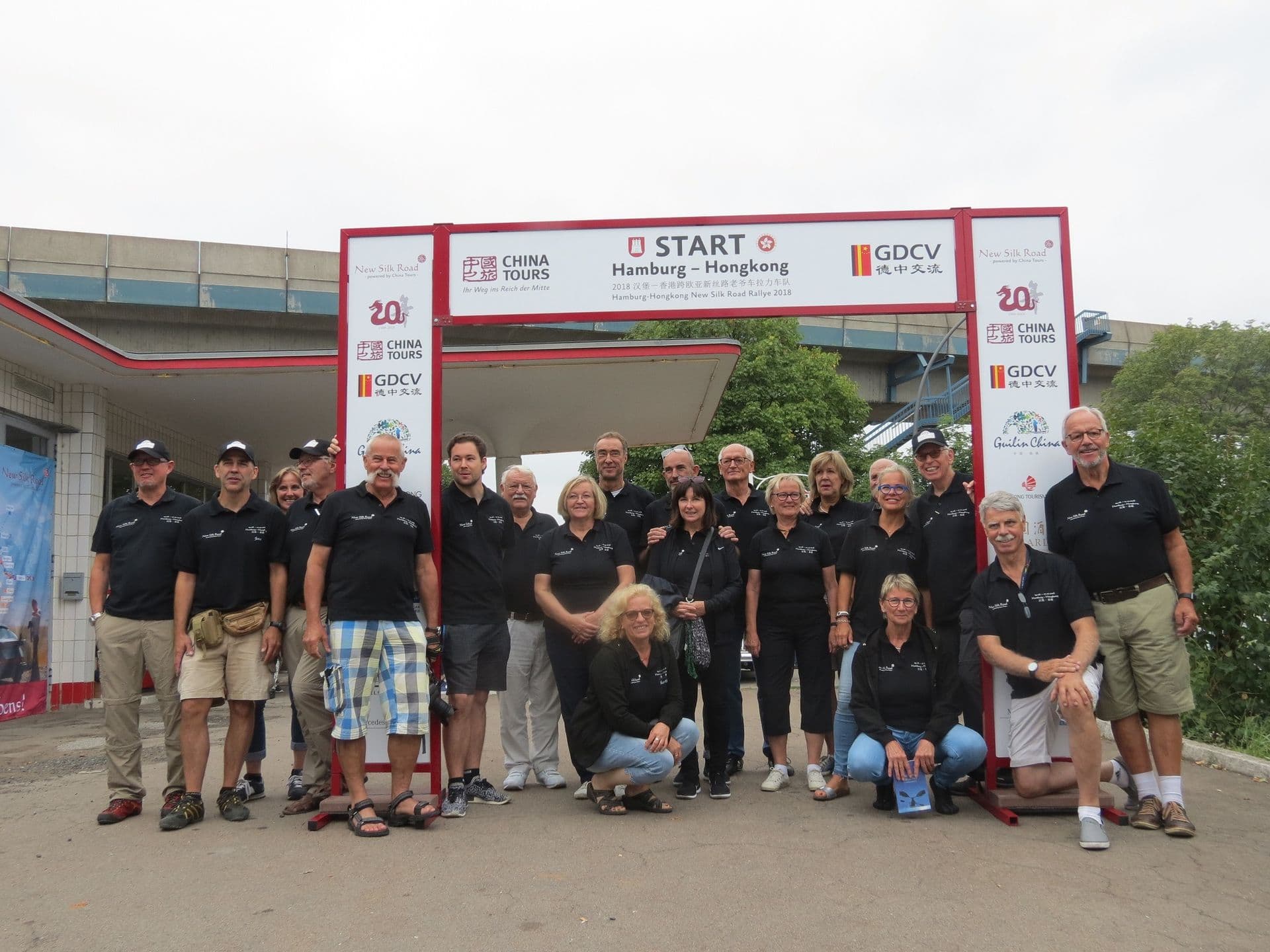 Hamburg-Hongkong: Erfolgreicher Start der Oldtimerrallye 2018