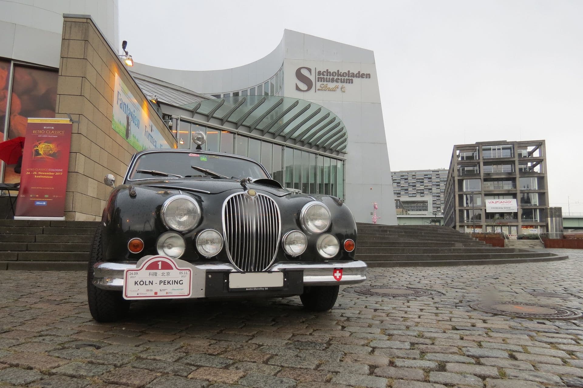 Start der Oldtimerrallye Köln-Peking 2017