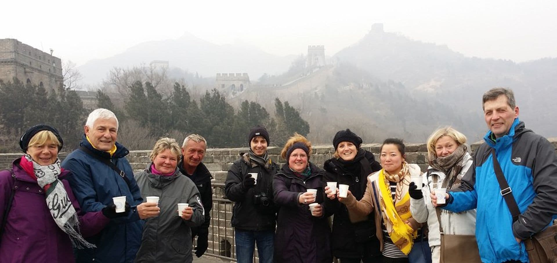 Start der Reisesaison 2014: Prost von der Großen Mauer!