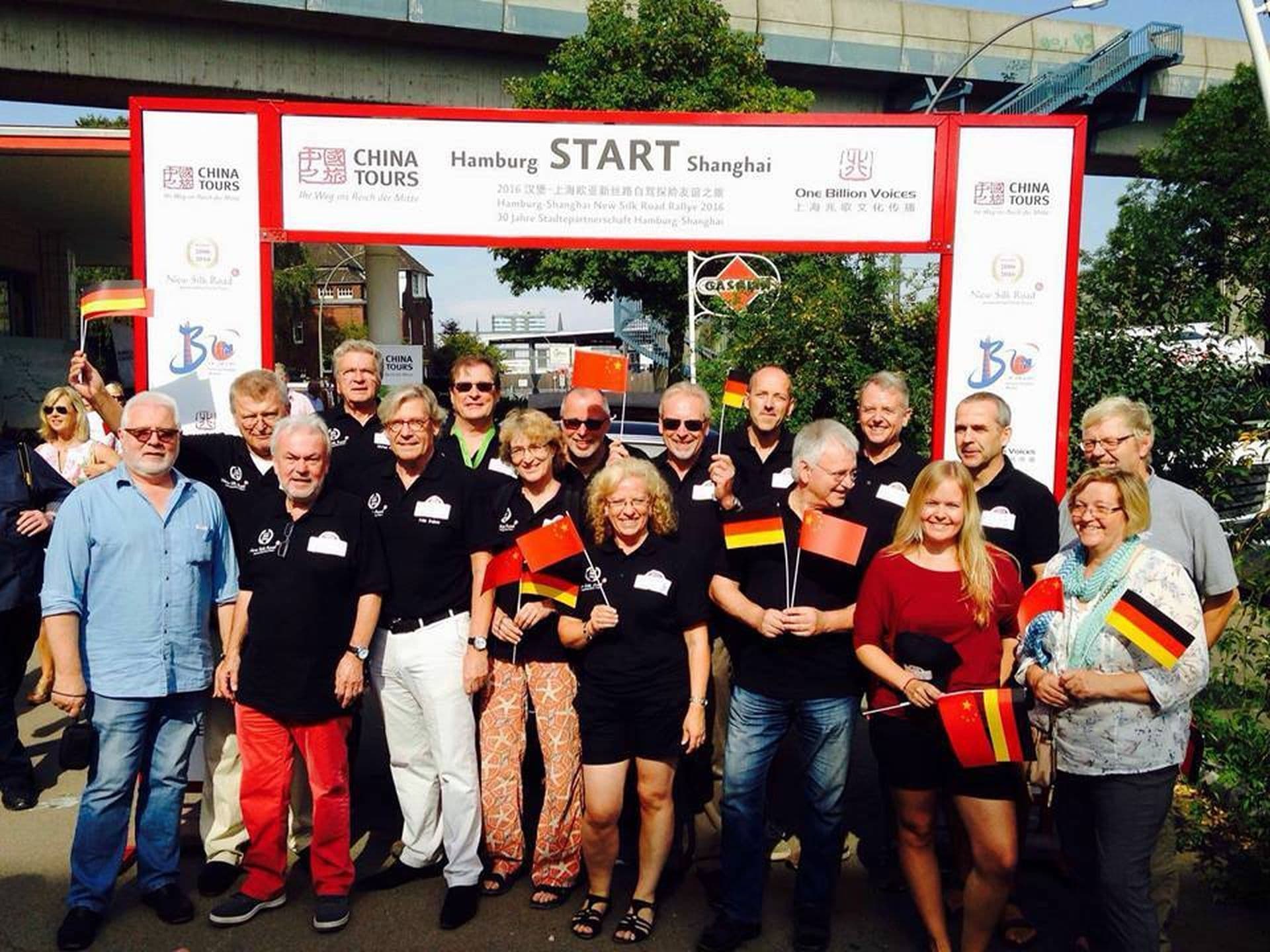 Erfolgreicher Start der New Silk Road 2016 - Oldtimerrallye Hamburg-Shanghai