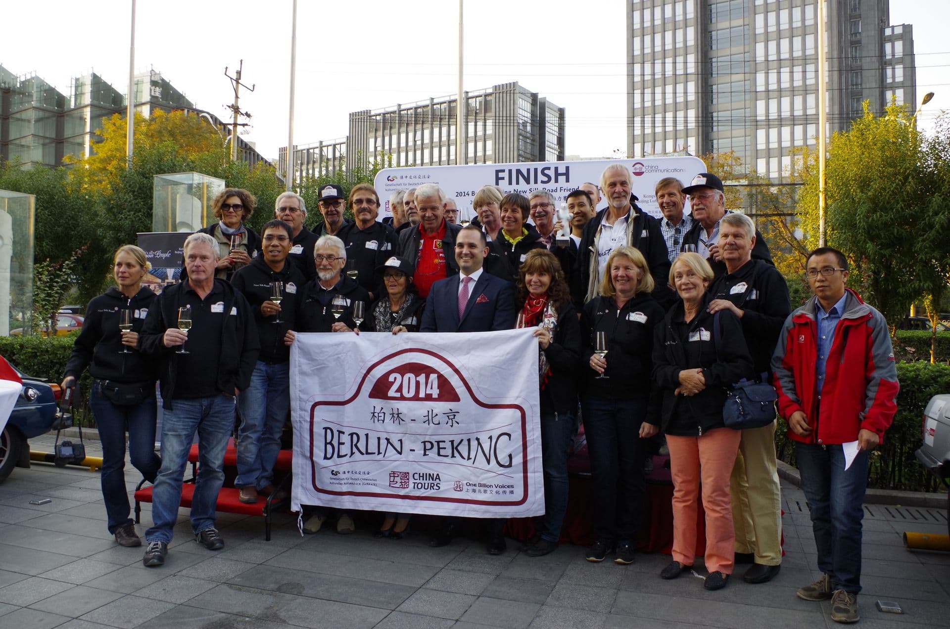 New Silk Road Berlin-Peking 2014: Alle Teilnehmer haben Peking erreicht!