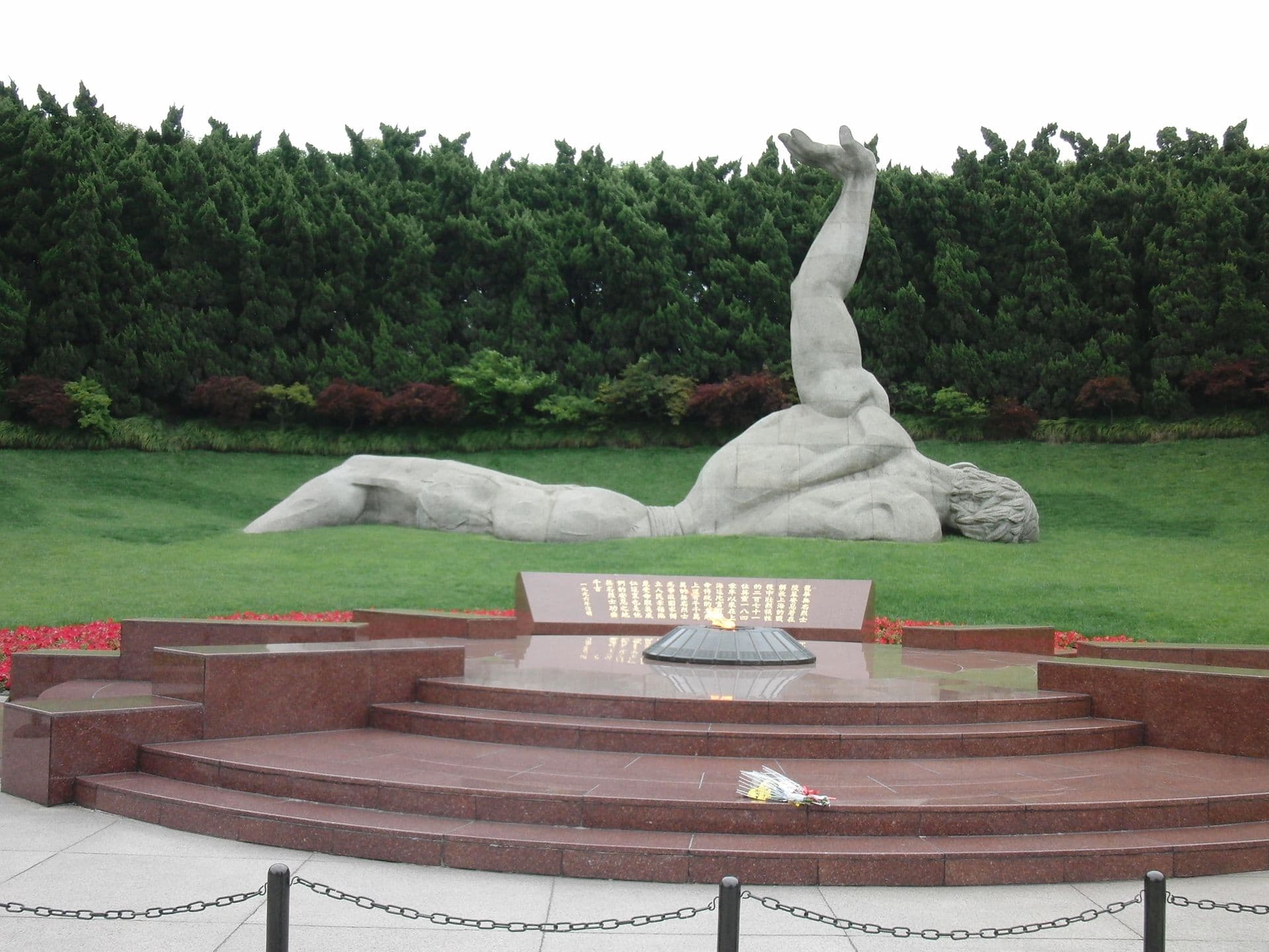 Longhua Märtyrer-Park in Shanghai: Ein Ausflug in den Sozialismus