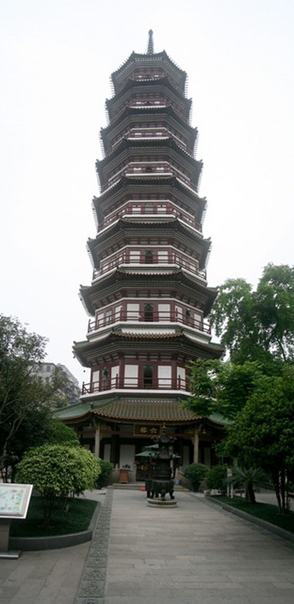 Blumenpagode im Kloster der sechs Banyanbäume