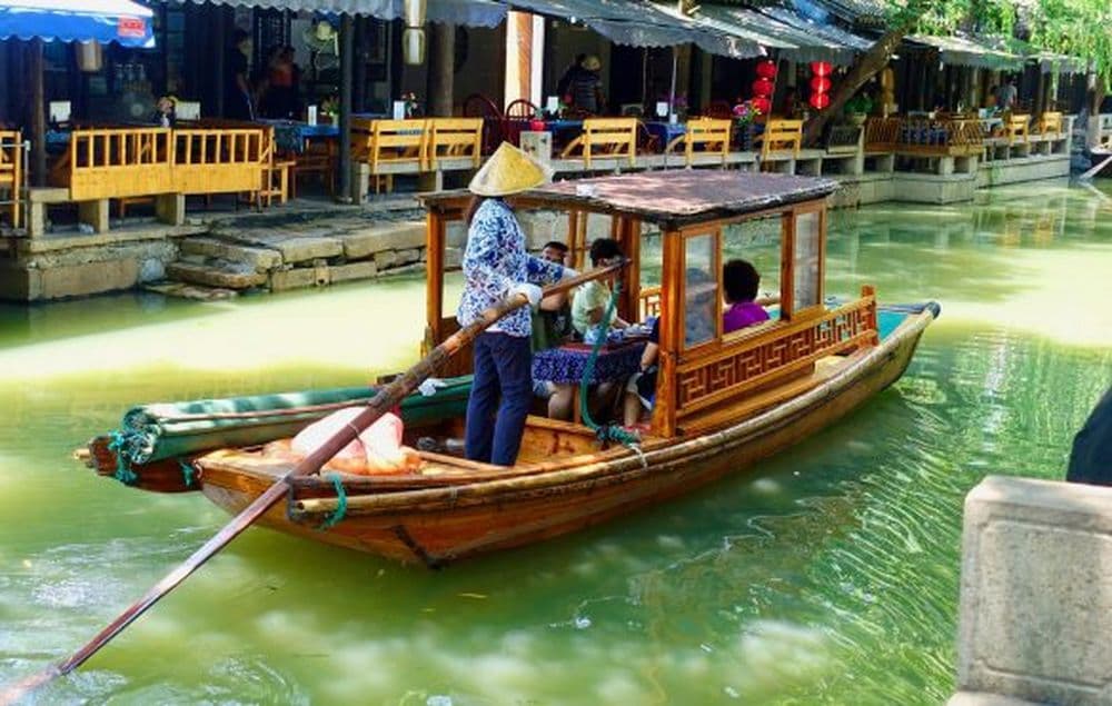 Bootstouren auf den Kanälen von Suzhou sind sehr beliebt!