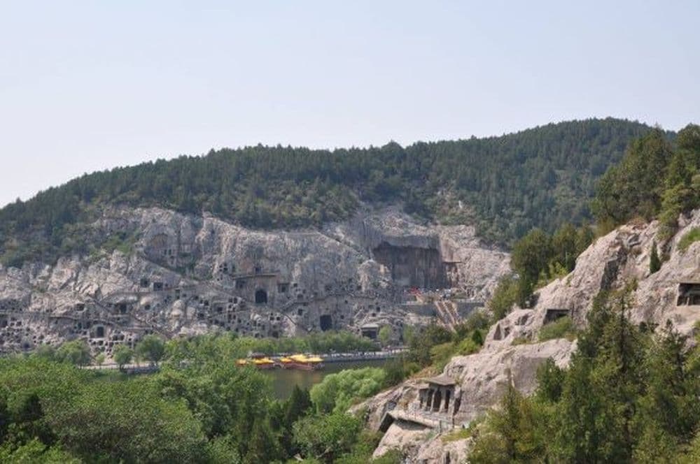 Im Herzen Henans: Ausblick auf die Longmen Grotten