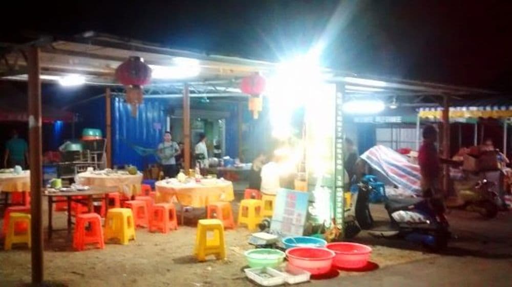 Kleines "Lokal" am Abend in Weizhou