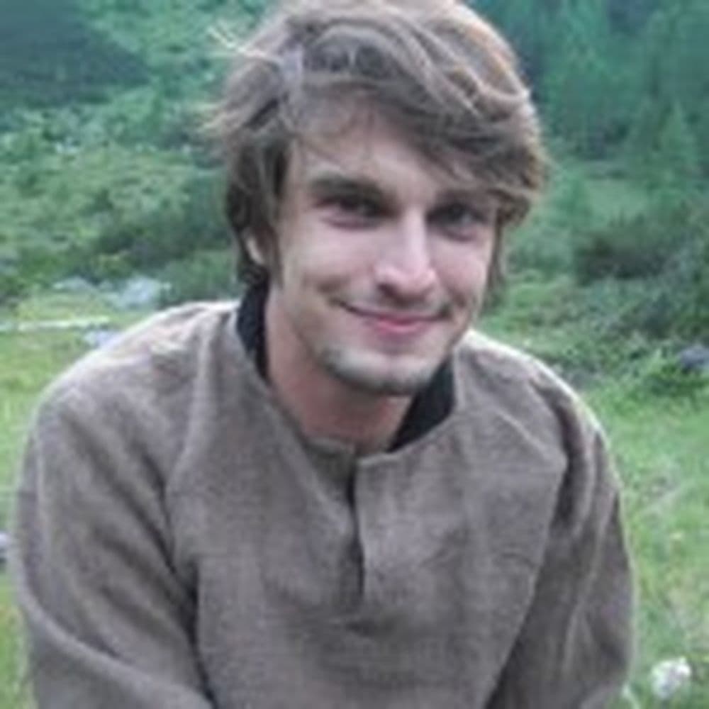 Florian Stambula, 24 Jahre, studiert seit 2007 Sinologie und Politikwissenschaften in Wien. Seit August lebt er in Lanzhou in der Provinz Gansu. Weit ab der großen Küstenmetropolen möchte er eine andere Seite Chinas kennenlernen.
