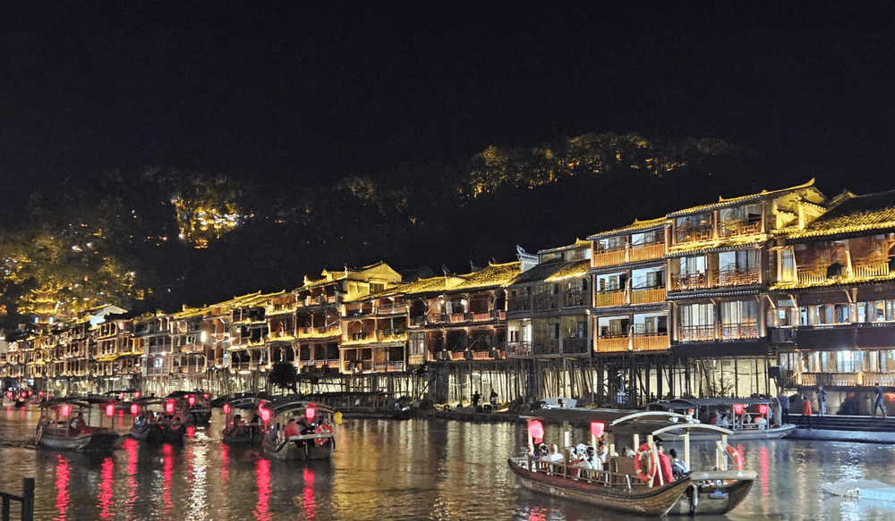 CTH_BLOG_08.25_OWN_Fenghuang at night