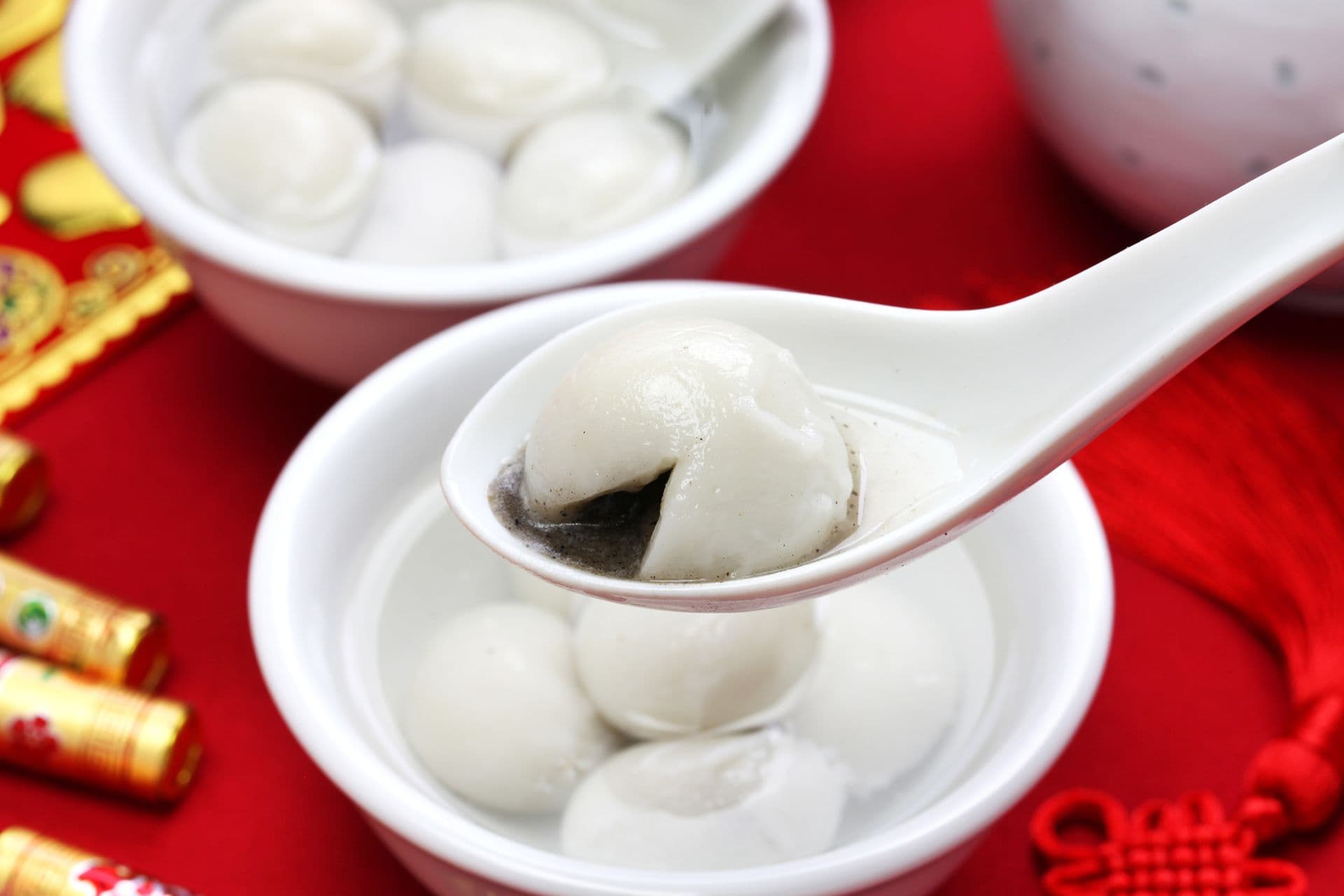 Chinesisches Rezept zum Laternenfest: "Tangyuan" Klebreisklöße mit Honig-Sesam
