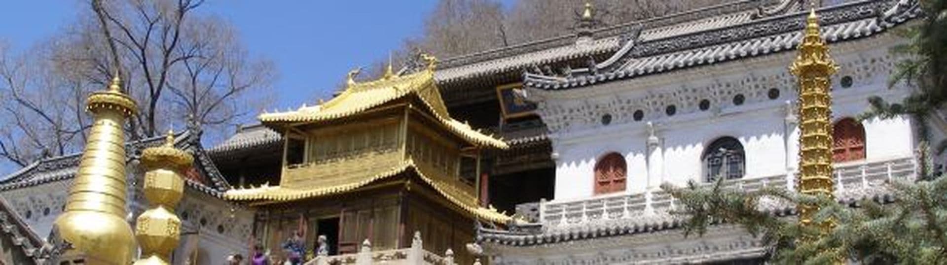 Eingetaucht in die Atmosphäre der buddhistischen Tempel von Wutaishan