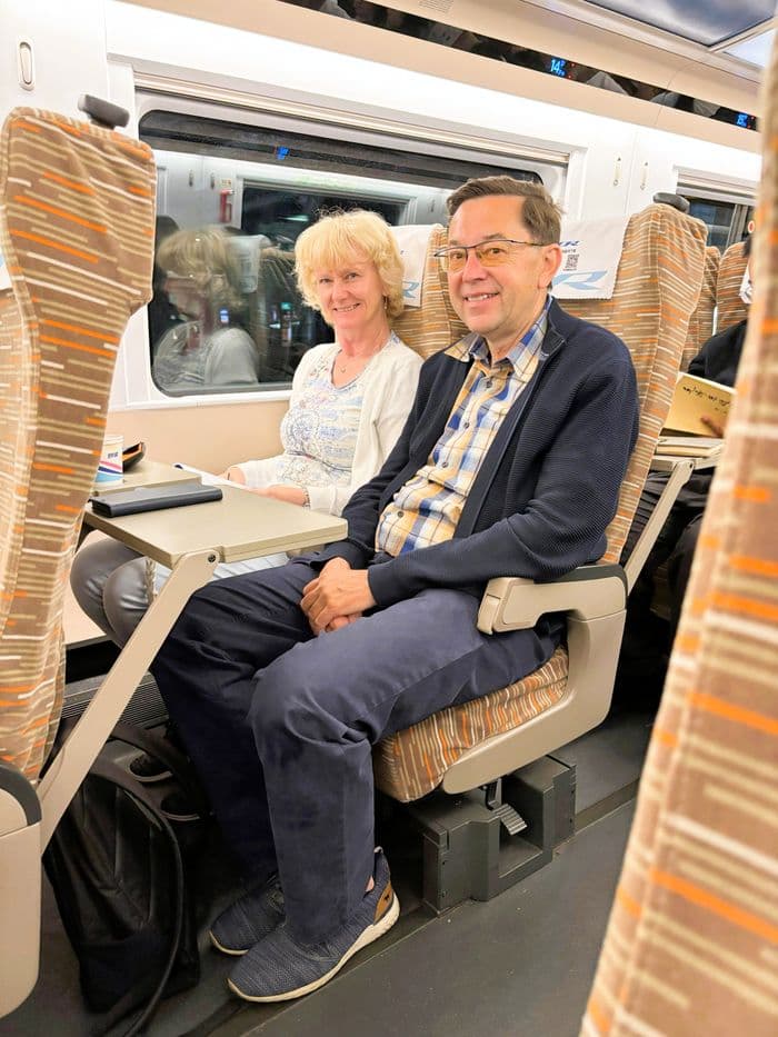 cth: On the train (1st class)