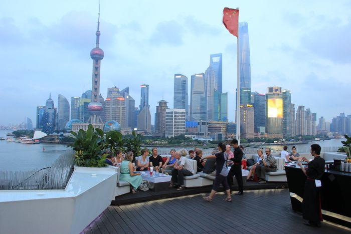 Shanghai Bar with view on Skyline Group Photo
