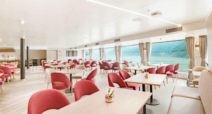 Restaurant Century Glory / Century Cruises