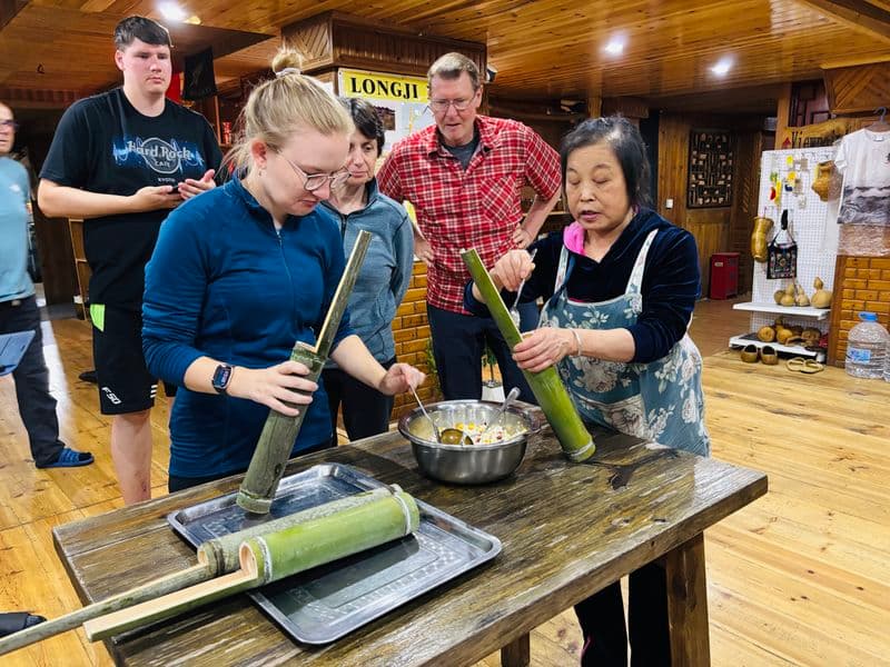 cth: Longsheng, Bamboo Rice Making